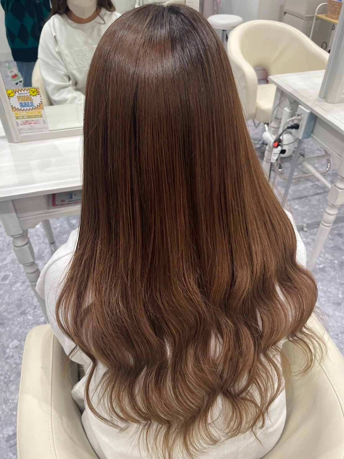 自然になじんだロングヘアの仕上がり